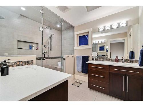 1611 19 Avenue Nw, Calgary, AB - Indoor Photo Showing Bathroom