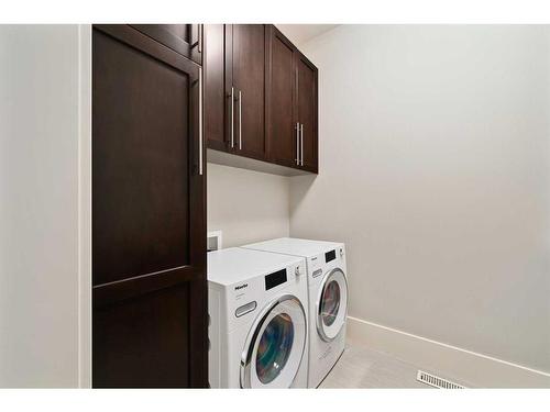 1611 19 Avenue Nw, Calgary, AB - Indoor Photo Showing Laundry Room