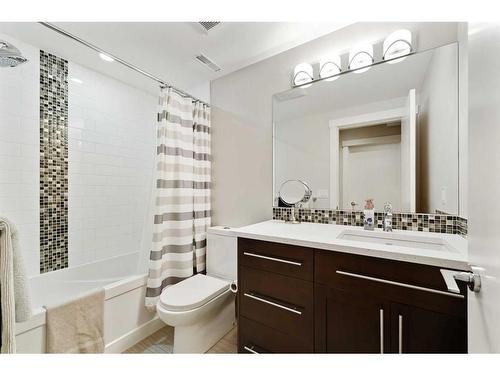 1611 19 Avenue Nw, Calgary, AB - Indoor Photo Showing Bathroom