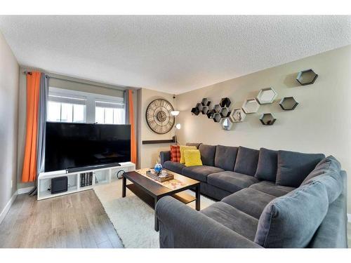 115 Fireside Parkway, Cochrane, AB - Indoor Photo Showing Living Room