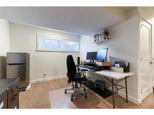 92 Walden Lane Se, Calgary, AB - Indoor Photo Showing Office