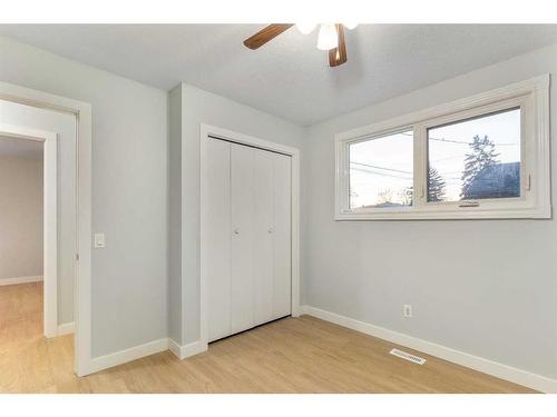 3229 Dover Road Se, Calgary, AB - Indoor Photo Showing Other Room