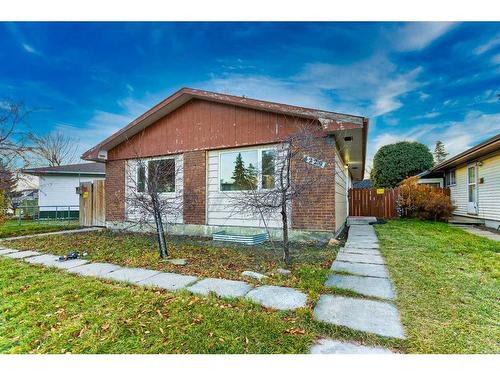 3229 Dover Road Se, Calgary, AB - Outdoor