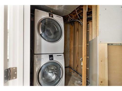 3229 Dover Road Se, Calgary, AB - Indoor Photo Showing Laundry Room