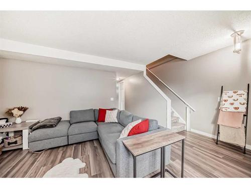 46-6020 Temple Drive Ne, Calgary, AB - Indoor Photo Showing Living Room