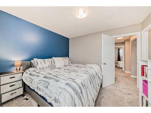 46-6020 Temple Drive Ne, Calgary, AB - Indoor Photo Showing Bedroom