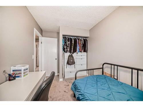 46-6020 Temple Drive Ne, Calgary, AB - Indoor Photo Showing Bedroom