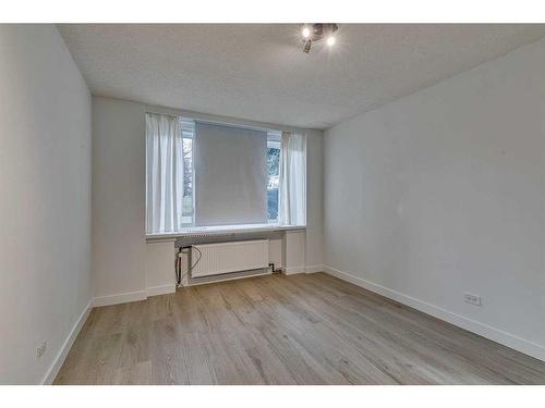 107-3316 Rideau Place Sw, Calgary, AB - Indoor Photo Showing Other Room