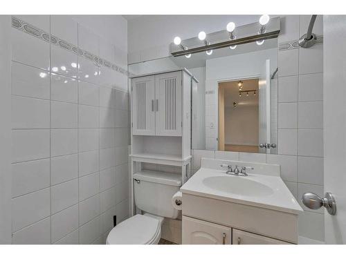 107-3316 Rideau Place Sw, Calgary, AB - Indoor Photo Showing Bathroom