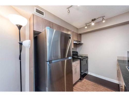 320-7180 80 Avenue Ne, Calgary, AB - Indoor Photo Showing Kitchen With Stainless Steel Kitchen