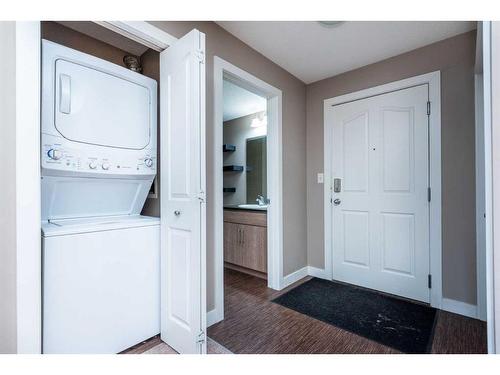 320-7180 80 Avenue Ne, Calgary, AB - Indoor Photo Showing Laundry Room