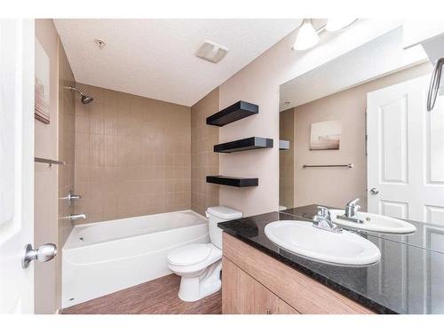 320-7180 80 Avenue Ne, Calgary, AB - Indoor Photo Showing Bathroom