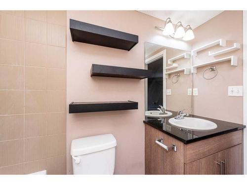 320-7180 80 Avenue Ne, Calgary, AB - Indoor Photo Showing Bathroom