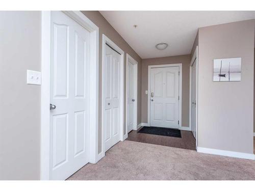 320-7180 80 Avenue Ne, Calgary, AB - Indoor Photo Showing Other Room