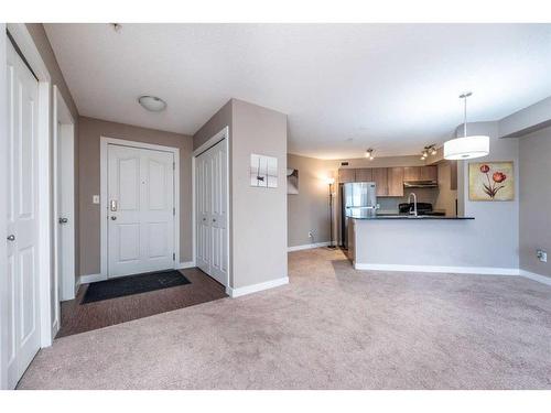 320-7180 80 Avenue Ne, Calgary, AB - Indoor