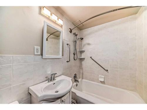 202-3316 Rideau Place Sw, Calgary, AB - Indoor Photo Showing Bathroom