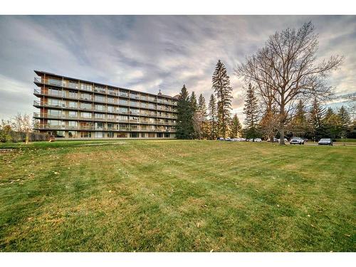 202-3316 Rideau Place Sw, Calgary, AB - Outdoor