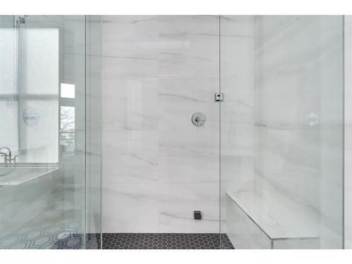 511 Salem Avenue Sw, Calgary, AB - Indoor Photo Showing Bathroom