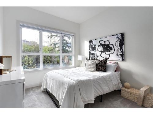 511 Salem Avenue Sw, Calgary, AB - Indoor Photo Showing Bedroom