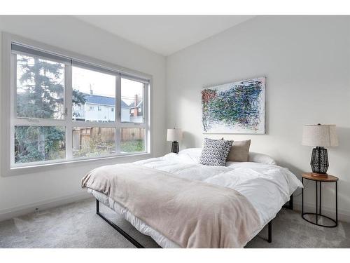 511 Salem Avenue Sw, Calgary, AB - Indoor Photo Showing Bedroom