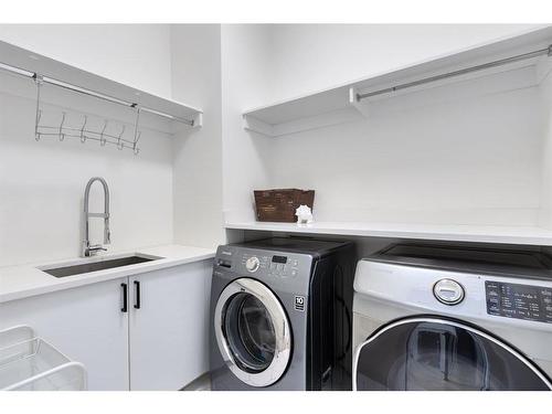 511 Salem Avenue Sw, Calgary, AB - Indoor Photo Showing Laundry Room