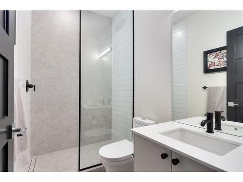 511 Salem Avenue Sw, Calgary, AB - Indoor Photo Showing Bathroom