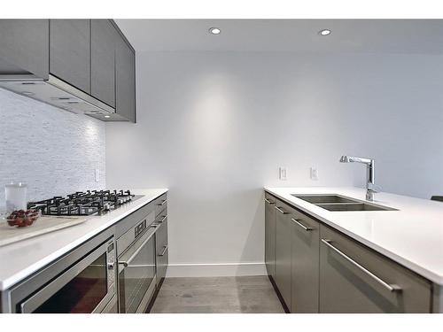 1606-1025 5Ave Sw, Calgary, AB - Indoor Photo Showing Kitchen With Double Sink With Upgraded Kitchen