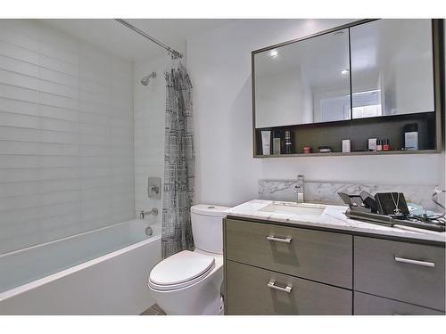 1606-1025 5Ave Sw, Calgary, AB - Indoor Photo Showing Bathroom