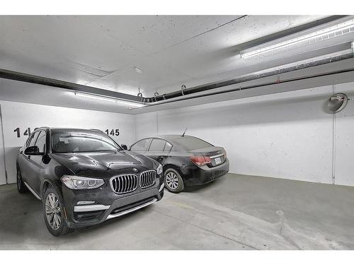 1606-1025 5Ave Sw, Calgary, AB - Indoor Photo Showing Garage