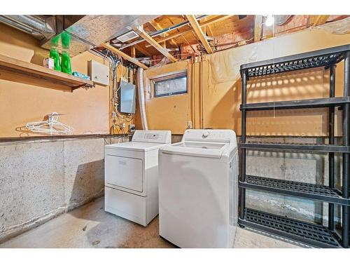 16-380 Bermuda Drive Nw, Calgary, AB - Indoor Photo Showing Laundry Room