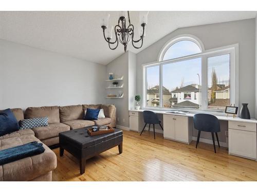 52 Westpoint Gardens Sw, Calgary, AB - Indoor Photo Showing Living Room