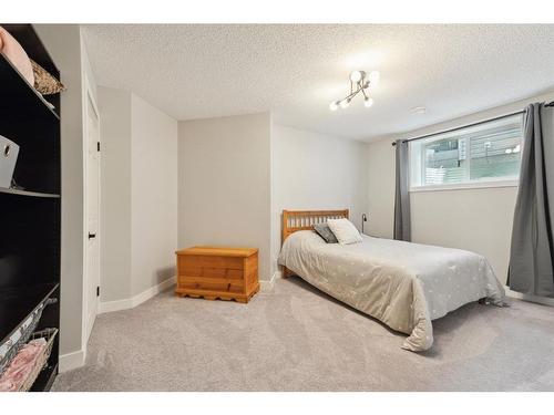 52 Westpoint Gardens Sw, Calgary, AB - Indoor Photo Showing Bedroom