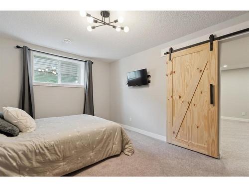 52 Westpoint Gardens Sw, Calgary, AB - Indoor Photo Showing Bedroom