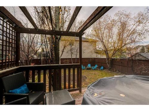 52 Westpoint Gardens Sw, Calgary, AB - Outdoor