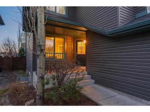 52 Westpoint Gardens Sw, Calgary, AB - Outdoor