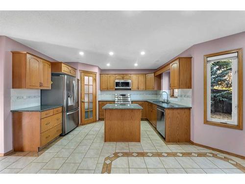 281 Westchester Green, Chestermere, AB - Indoor Photo Showing Kitchen