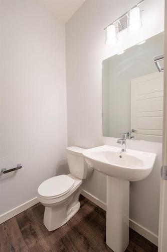 531-137 Red Embers Link Ne, Calgary, AB - Indoor Photo Showing Bathroom