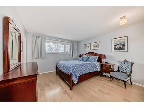 183 Lake Adams Crescent Se, Calgary, AB - Indoor Photo Showing Bedroom