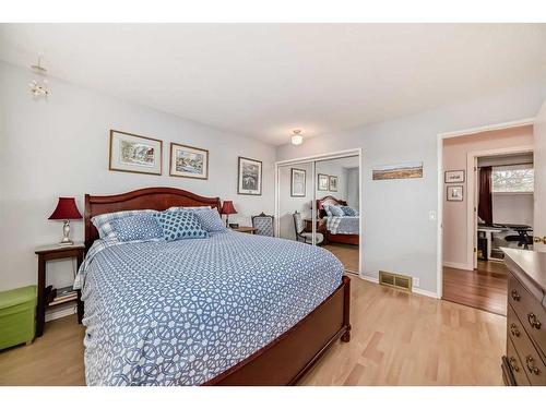 183 Lake Adams Crescent Se, Calgary, AB - Indoor Photo Showing Bedroom