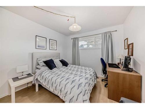 183 Lake Adams Crescent Se, Calgary, AB - Indoor Photo Showing Bedroom