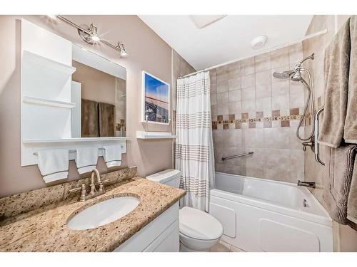 183 Lake Adams Crescent Se, Calgary, AB - Indoor Photo Showing Bathroom