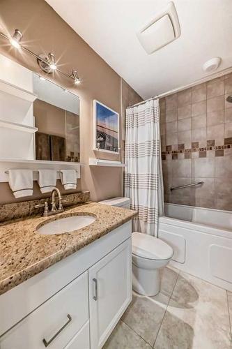 183 Lake Adams Crescent Se, Calgary, AB - Indoor Photo Showing Bathroom