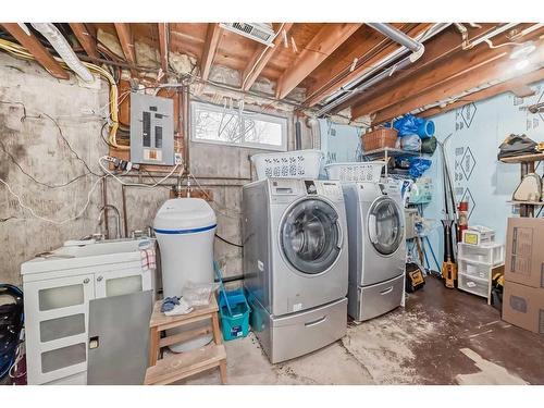 183 Lake Adams Crescent Se, Calgary, AB - Indoor Photo Showing Laundry Room