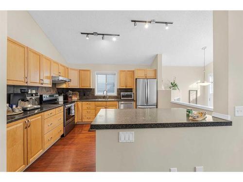 40 River Rock Circle Se, Calgary, AB - Indoor Photo Showing Kitchen