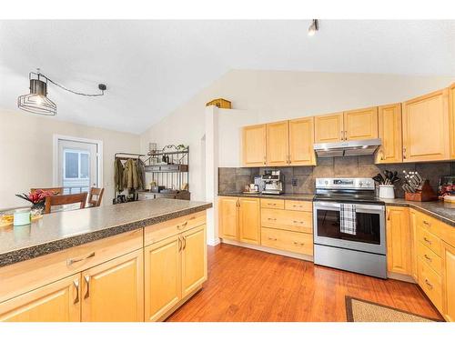 40 River Rock Circle Se, Calgary, AB - Indoor Photo Showing Kitchen