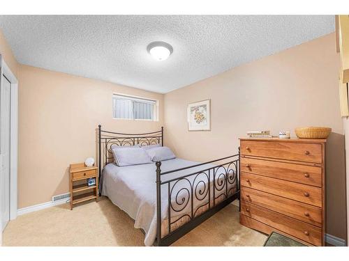 40 River Rock Circle Se, Calgary, AB - Indoor Photo Showing Bedroom