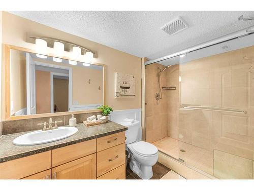 40 River Rock Circle Se, Calgary, AB - Indoor Photo Showing Bathroom