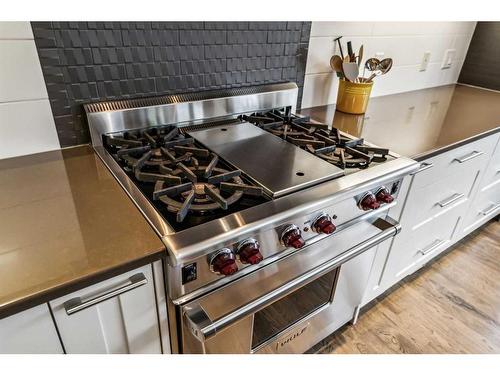 437 Evergreen Circle Sw, Calgary, AB - Indoor Photo Showing Kitchen