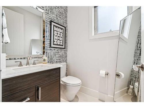 437 Evergreen Circle Sw, Calgary, AB - Indoor Photo Showing Bathroom