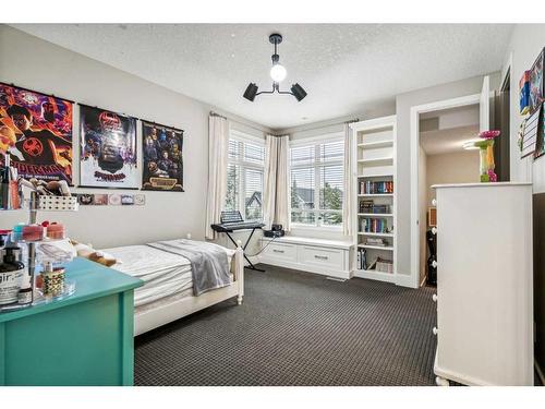 437 Evergreen Circle Sw, Calgary, AB - Indoor Photo Showing Bedroom